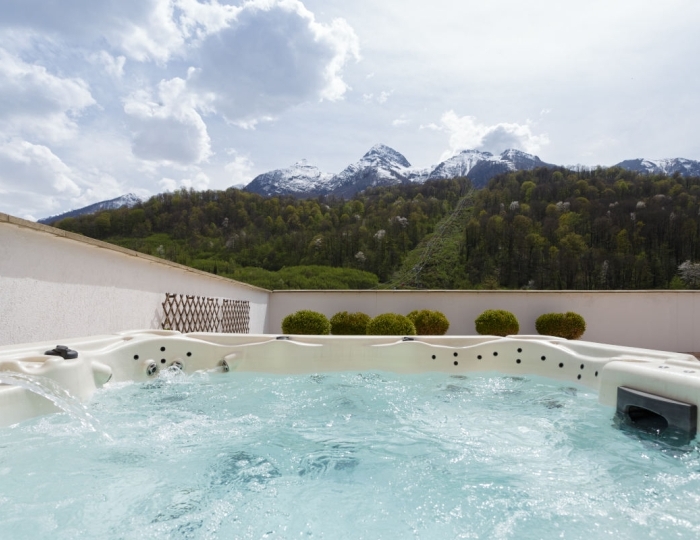 Представительский люкс с джакузи - Отель Courtyard Marriott Sochi Krasnaya Polyana / Кортъярд Марриотт Сочи Красная Поляна